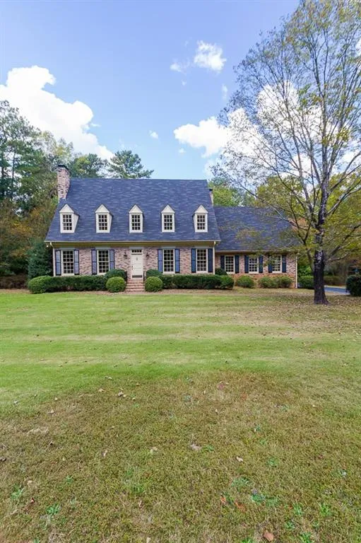 333 Glencastle Drive, Atlanta, Georgia 30327, 4 Bedrooms Bedrooms, ,3 BathroomsBathrooms,Residential,Sold,333 Glencastle Drive,5765512