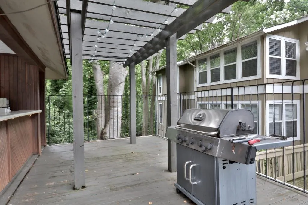 5159 Roswell Road Unit 4, Atlanta, Georgia 30342, 1 Bedroom Bedrooms, ,1 BathroomBathrooms,Residential,Sold,5159 Roswell Road Unit 4,5880439
