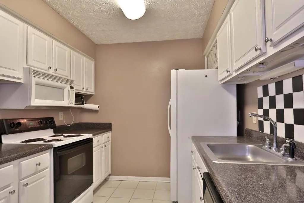 5159 Roswell Road Unit 4, Atlanta, Georgia 30342, 1 Bedroom Bedrooms, ,1 BathroomBathrooms,Residential,Sold,5159 Roswell Road Unit 4,5880439