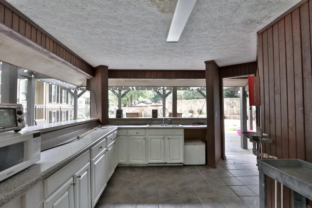 5159 Roswell Road Unit 4, Atlanta, Georgia 30342, 1 Bedroom Bedrooms, ,1 BathroomBathrooms,Residential,Sold,5159 Roswell Road Unit 4,5880439