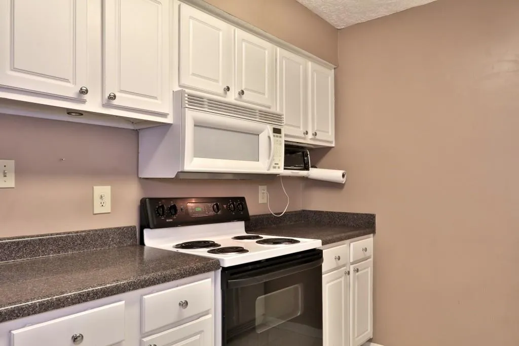 5159 Roswell Road Unit 4, Atlanta, Georgia 30342, 1 Bedroom Bedrooms, ,1 BathroomBathrooms,Residential,Sold,5159 Roswell Road Unit 4,5880439