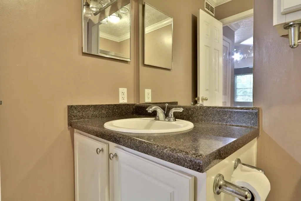 5159 Roswell Road Unit 4, Atlanta, Georgia 30342, 1 Bedroom Bedrooms, ,1 BathroomBathrooms,Residential,Sold,5159 Roswell Road Unit 4,5880439