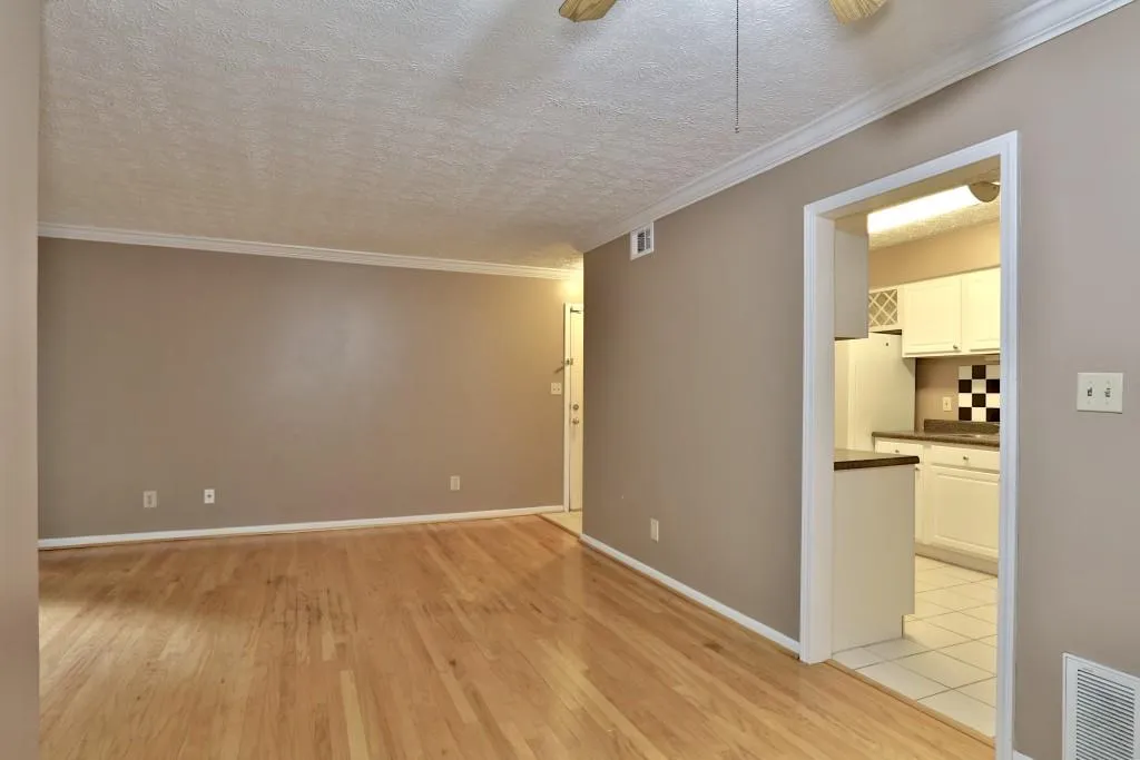 5159 Roswell Road Unit 4, Atlanta, Georgia 30342, 1 Bedroom Bedrooms, ,1 BathroomBathrooms,Residential,Sold,5159 Roswell Road Unit 4,5880439