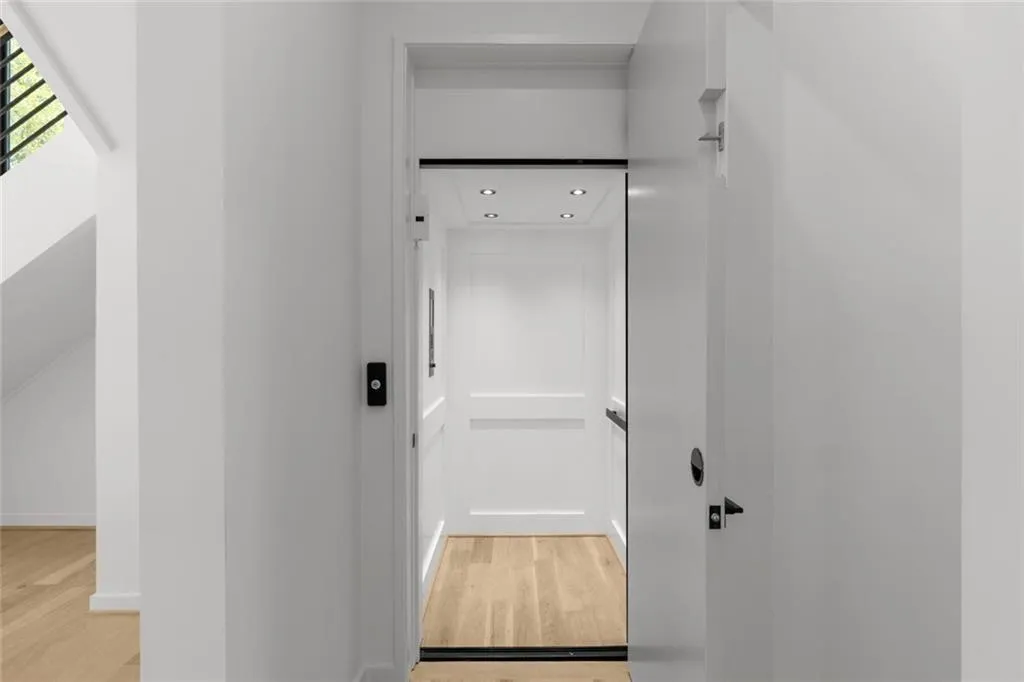 4063 Rickenbacker Drive Ne, Atlanta, Georgia 30342, 6 Bedrooms Bedrooms, 0 ,5 BathroomsBathrooms,Residential,For Sale,4063 Rickenbacker Drive Ne,7822615