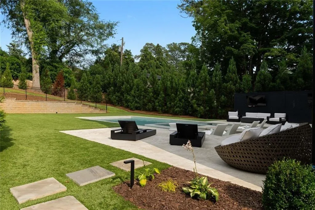 4063 Rickenbacker Drive Ne, Atlanta, Georgia 30342, 6 Bedrooms Bedrooms, 0 ,5 BathroomsBathrooms,Residential,For Sale,4063 Rickenbacker Drive Ne,7822615