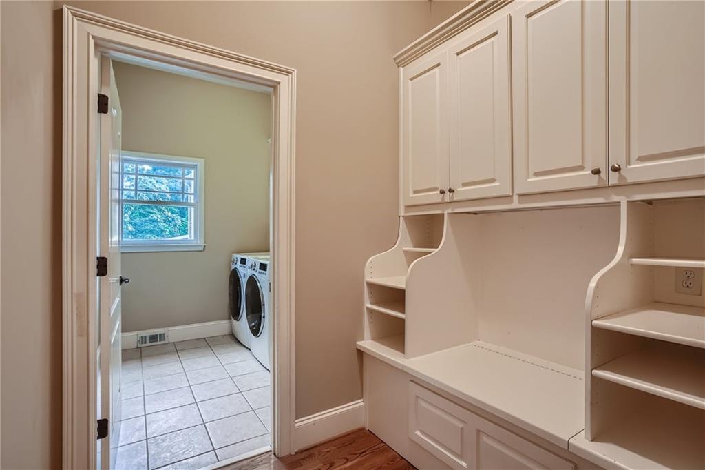 816 Stratford Court, Atlanta, Georgia 30350, 5 Bedrooms Bedrooms, ,5 BathroomsBathrooms,Residential,Sold,816 Stratford Court,7276026