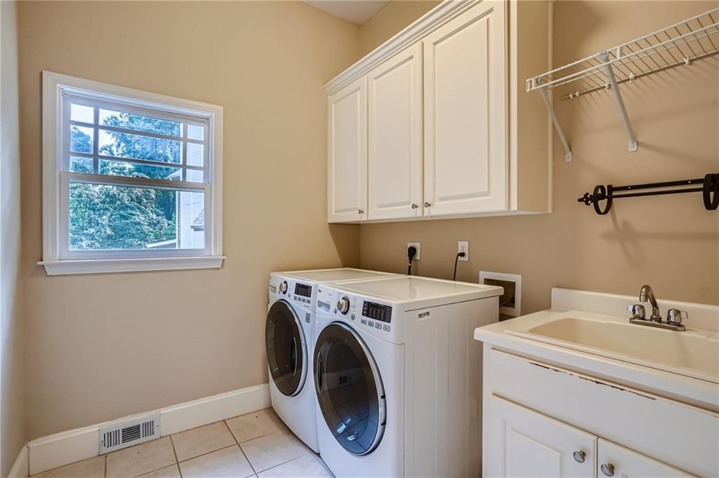 816 Stratford Court, Atlanta, Georgia 30350, 5 Bedrooms Bedrooms, ,5 BathroomsBathrooms,Residential,Sold,816 Stratford Court,7276026