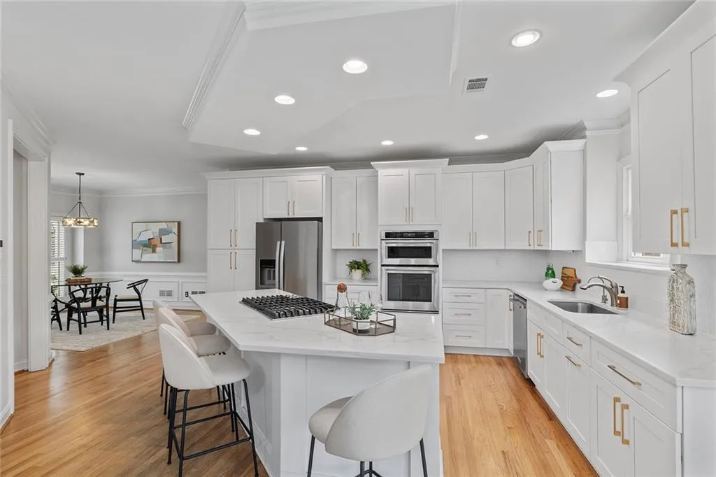 5800 De Claire Court, Atlanta, Georgia 30328, 6 Bedrooms Bedrooms, ,4 BathroomsBathrooms,Residential,Sold,5800 De Claire Court,7715269