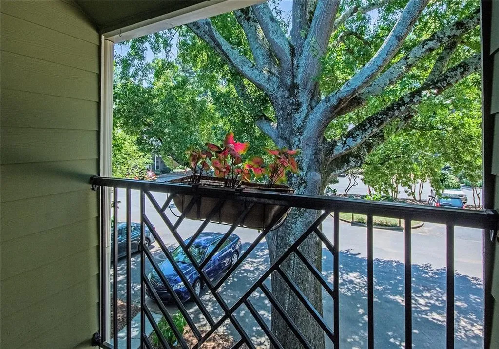 84 Goldrush Circle, Atlanta, Georgia 30328, 2 Bedrooms Bedrooms, ,2 BathroomsBathrooms,Residential,Sold,84 Goldrush Circle,6022703