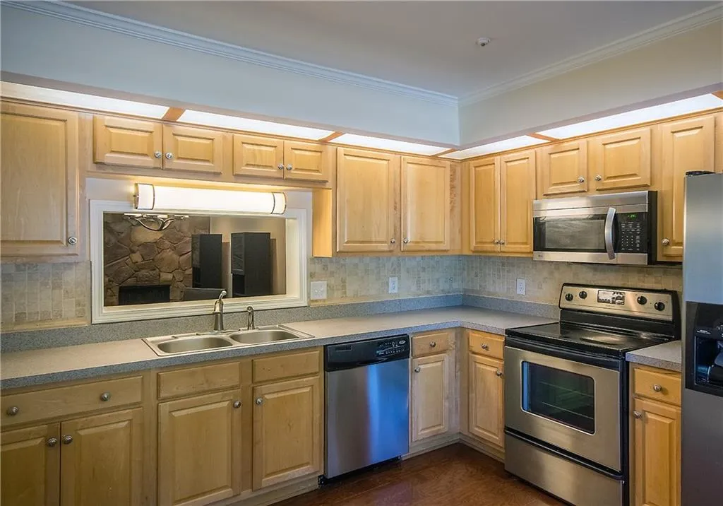 84 Goldrush Circle, Atlanta, Georgia 30328, 2 Bedrooms Bedrooms, ,2 BathroomsBathrooms,Residential,Sold,84 Goldrush Circle,6022703