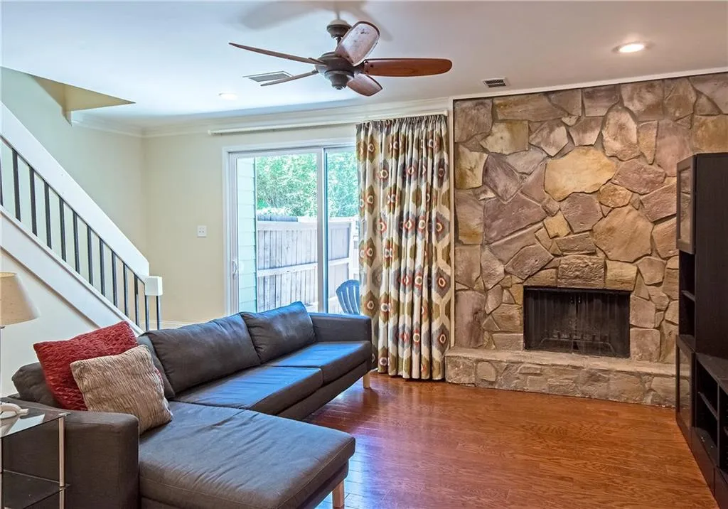 84 Goldrush Circle, Atlanta, Georgia 30328, 2 Bedrooms Bedrooms, ,2 BathroomsBathrooms,Residential,Sold,84 Goldrush Circle,6022703