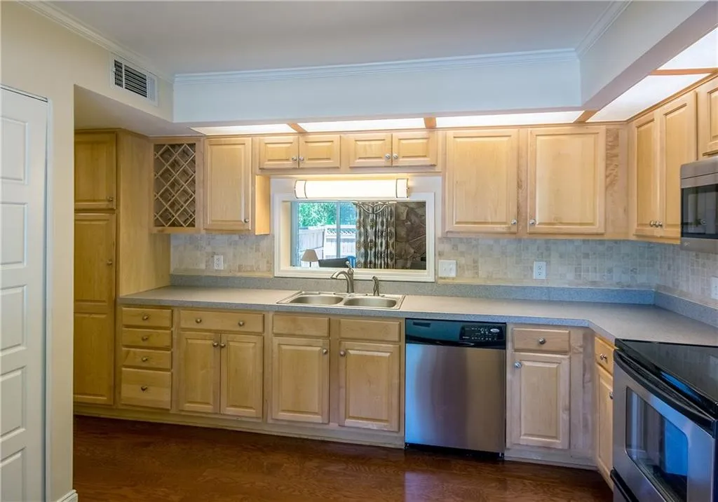 84 Goldrush Circle, Atlanta, Georgia 30328, 2 Bedrooms Bedrooms, ,2 BathroomsBathrooms,Residential,Sold,84 Goldrush Circle,6022703