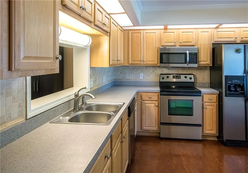 84 Goldrush Circle, Atlanta, Georgia 30328, 2 Bedrooms Bedrooms, ,2 BathroomsBathrooms,Residential,Sold,84 Goldrush Circle,6022703