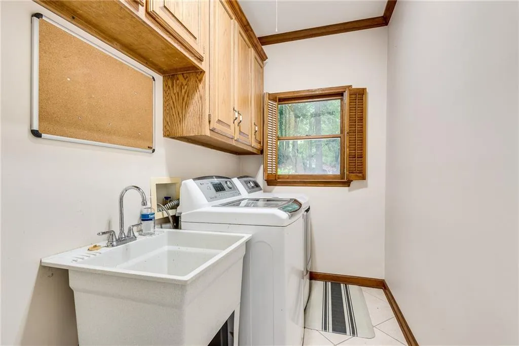 2680 Spalding Drive, Sandy Springs, Georgia 30350, 4 Bedrooms Bedrooms, ,3 BathroomsBathrooms,Residential,Sold,2680 Spalding Drive,7577597