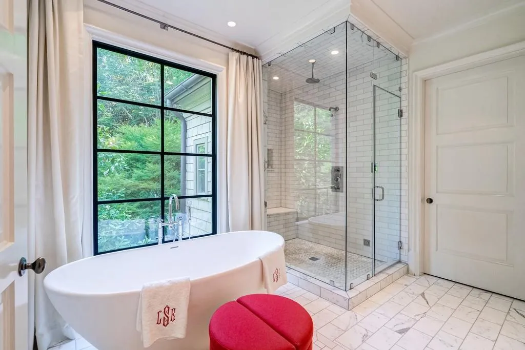 5324 Long Island Drive Nw, Atlanta, Georgia 30327, 6 Bedrooms Bedrooms, ,7 BathroomsBathrooms,Residential,Sold,5324 Long Island Drive Nw,6732948