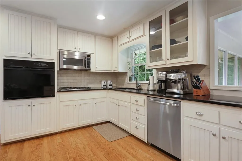 605 Glenforest Road, Atlanta, Georgia 30328, 4 Bedrooms Bedrooms, ,2 BathroomsBathrooms,Residential,Sold,605 Glenforest Road,6024029