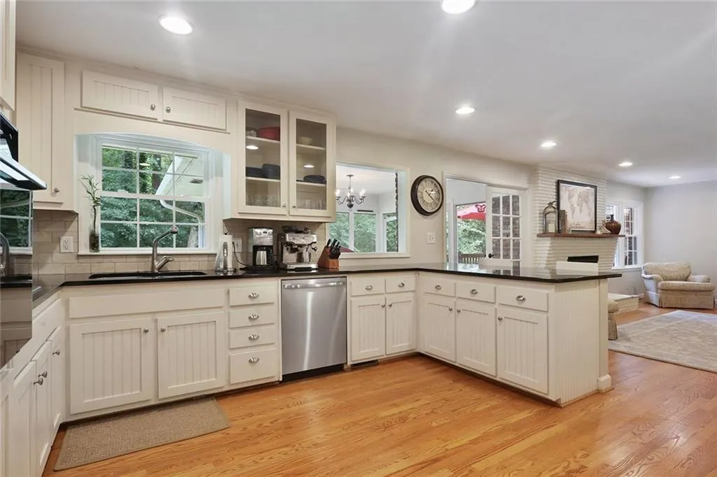 605 Glenforest Road, Atlanta, Georgia 30328, 4 Bedrooms Bedrooms, ,2 BathroomsBathrooms,Residential,Sold,605 Glenforest Road,6024029