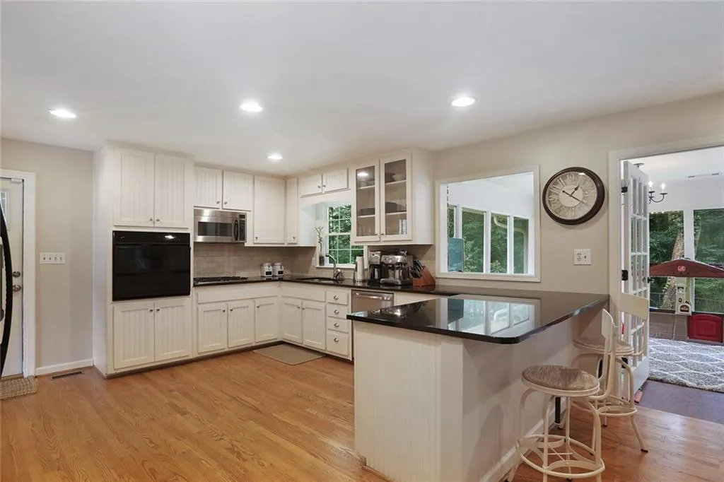 605 Glenforest Road, Atlanta, Georgia 30328, 4 Bedrooms Bedrooms, ,2 BathroomsBathrooms,Residential,Sold,605 Glenforest Road,6024029