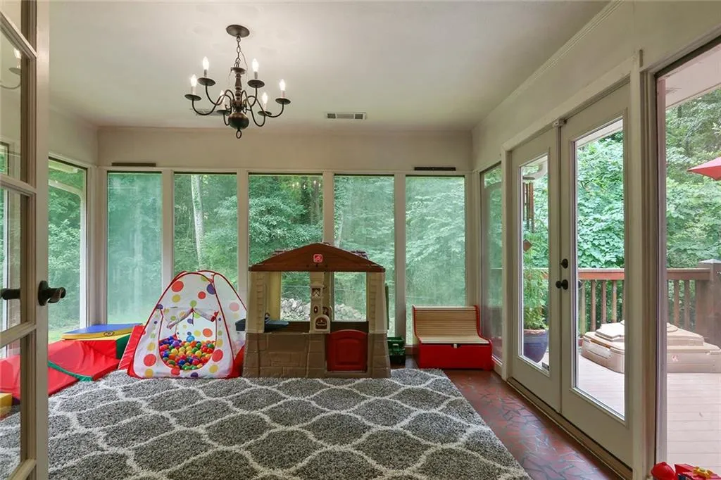 605 Glenforest Road, Atlanta, Georgia 30328, 4 Bedrooms Bedrooms, ,2 BathroomsBathrooms,Residential,Sold,605 Glenforest Road,6024029