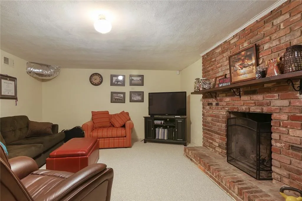 605 Glenforest Road, Atlanta, Georgia 30328, 4 Bedrooms Bedrooms, ,2 BathroomsBathrooms,Residential,Sold,605 Glenforest Road,6024029