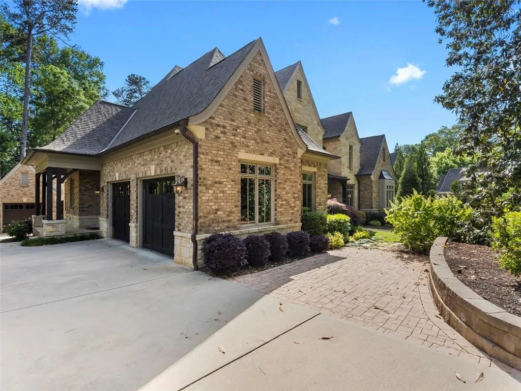 4990 Long Island Drive Nw, Atlanta, Georgia 30327, 7 Bedrooms Bedrooms, ,6 BathroomsBathrooms,Residential,Sold,4990 Long Island Drive Nw,6893605