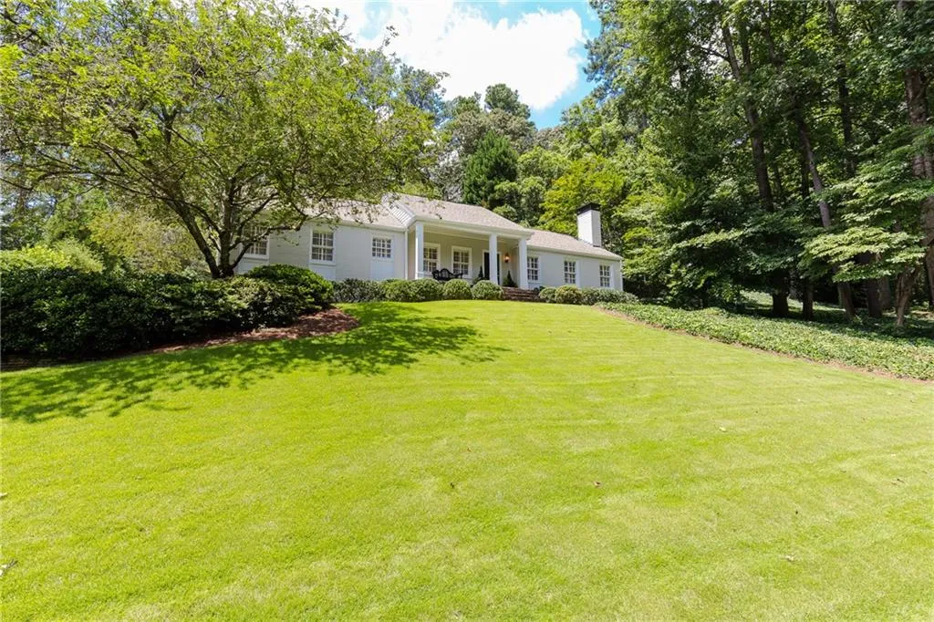2962 Rhodenhaven Drive Nw, Atlanta, Georgia 30327, 3 Bedrooms Bedrooms, ,2 BathroomsBathrooms,Residential,Sold,2962 Rhodenhaven Drive Nw,5880207