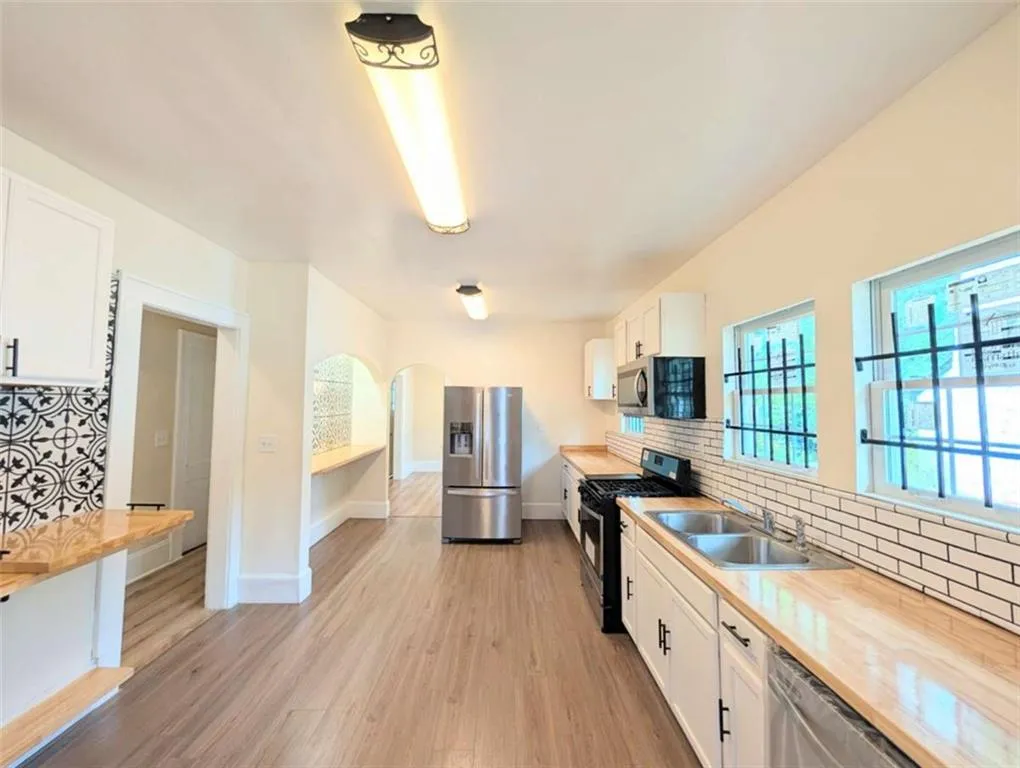 1541 North Avenue, Atlanta, Georgia 30318, 2 Bedrooms Bedrooms, ,1 BathroomBathrooms,Residential,For Sale,1541 North Avenue,7632308
