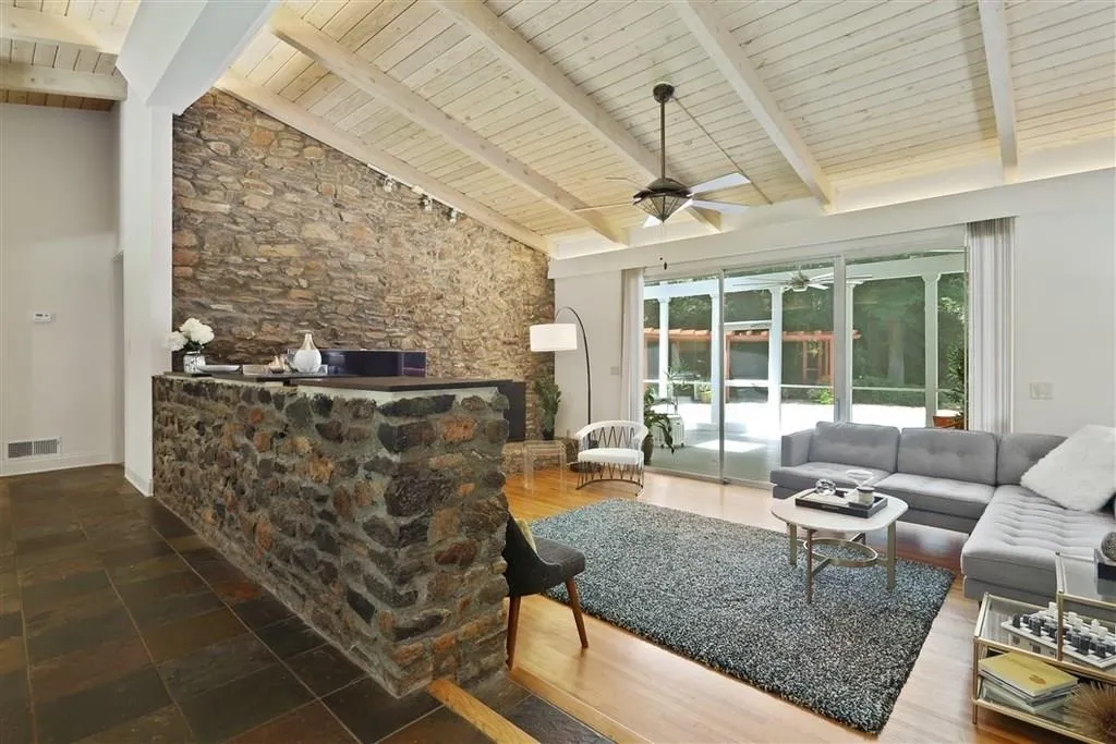 535 River Valley Road, Atlanta, Georgia 30328, 4 Bedrooms Bedrooms, ,4 BathroomsBathrooms,Residential,Sold,535 River Valley Road,6055345