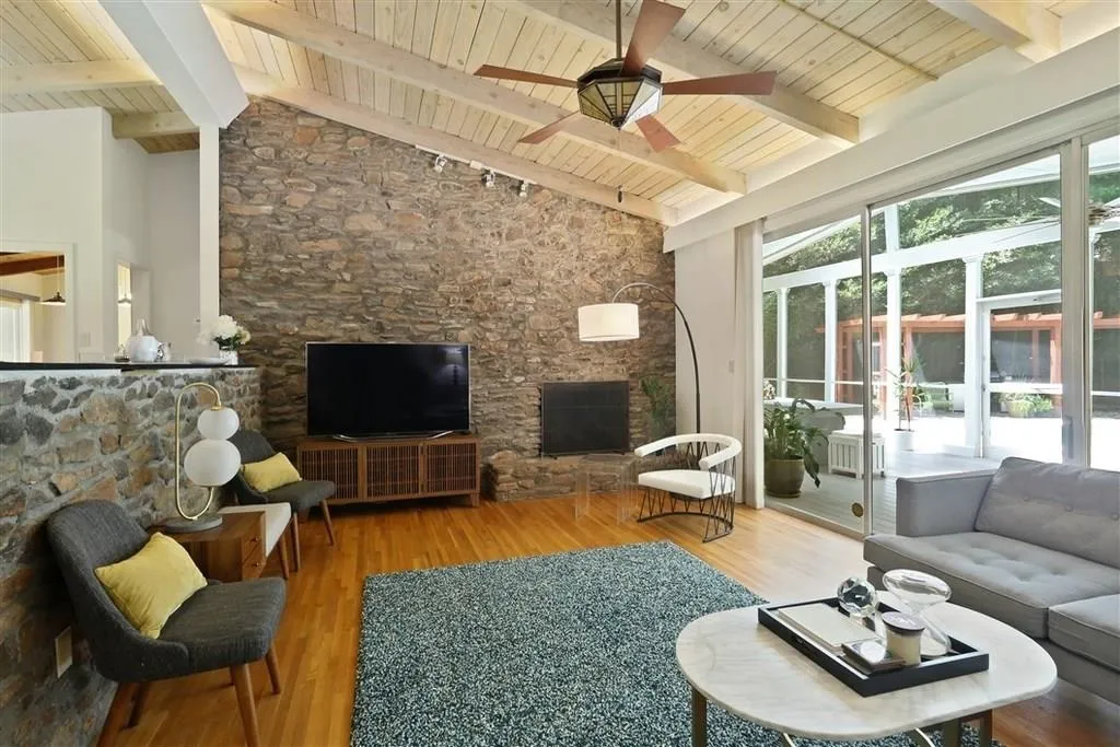 535 River Valley Road, Atlanta, Georgia 30328, 4 Bedrooms Bedrooms, ,4 BathroomsBathrooms,Residential,Sold,535 River Valley Road,6055345