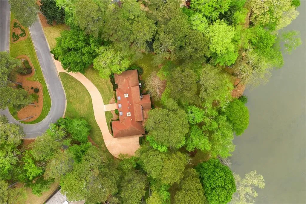 6030 Winterthur Drive, Sandy Springs, Georgia 30328, 5 Bedrooms Bedrooms, ,4 BathroomsBathrooms,Residential,Sold,6030 Winterthur Drive,6856178