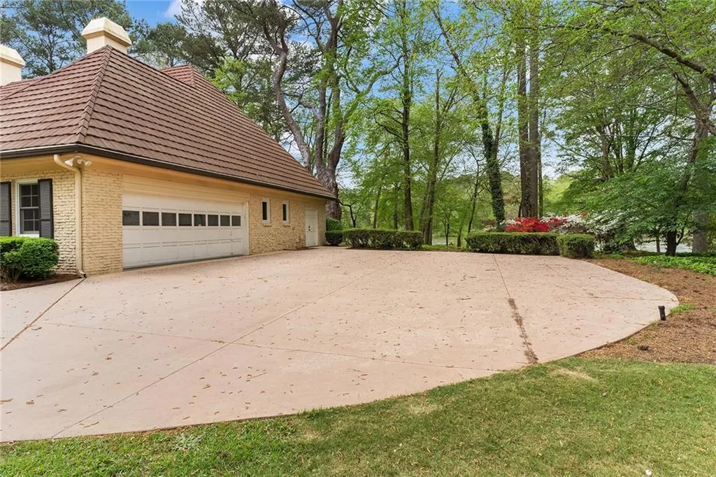 6030 Winterthur Drive, Sandy Springs, Georgia 30328, 5 Bedrooms Bedrooms, ,4 BathroomsBathrooms,Residential,Sold,6030 Winterthur Drive,6856178