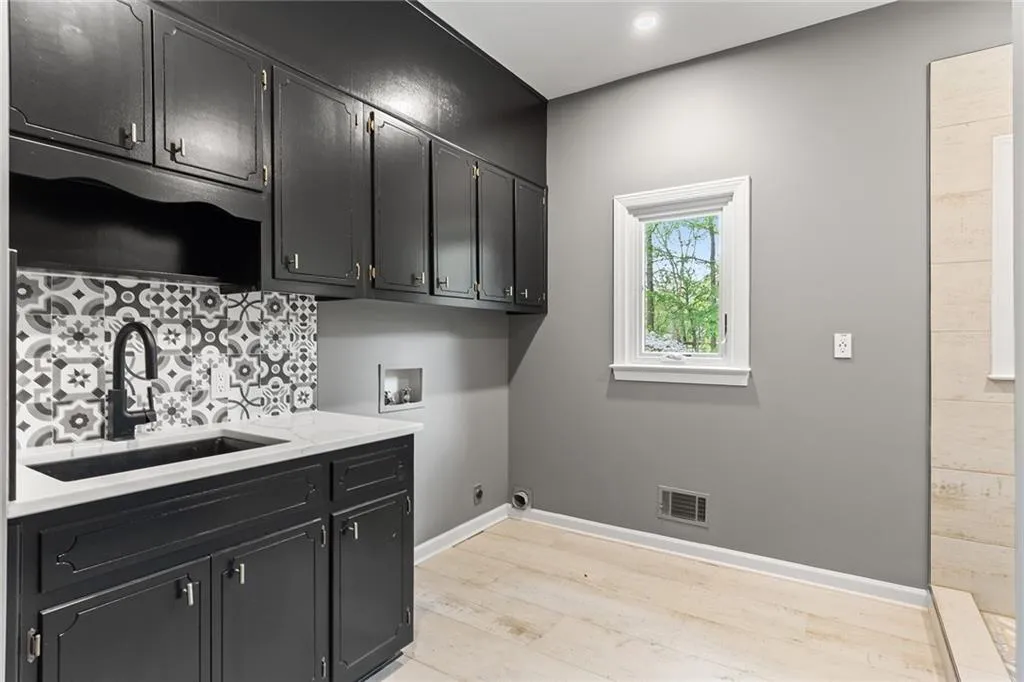 6030 Winterthur Drive, Sandy Springs, Georgia 30328, 5 Bedrooms Bedrooms, ,4 BathroomsBathrooms,Residential,Sold,6030 Winterthur Drive,6856178