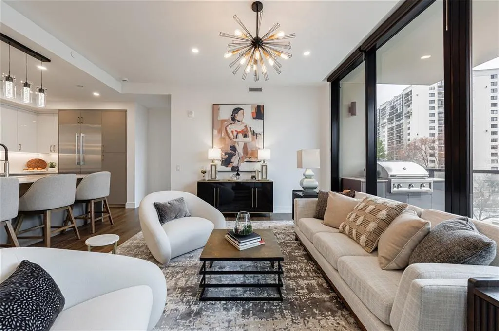 2425 Peachtree Road Ne Unit 503, Atlanta, Georgia 30305, 2 Bedrooms Bedrooms, 0 ,2 BathroomsBathrooms,Residential,For Sale,2425 Peachtree Road Ne Unit 503,7719451