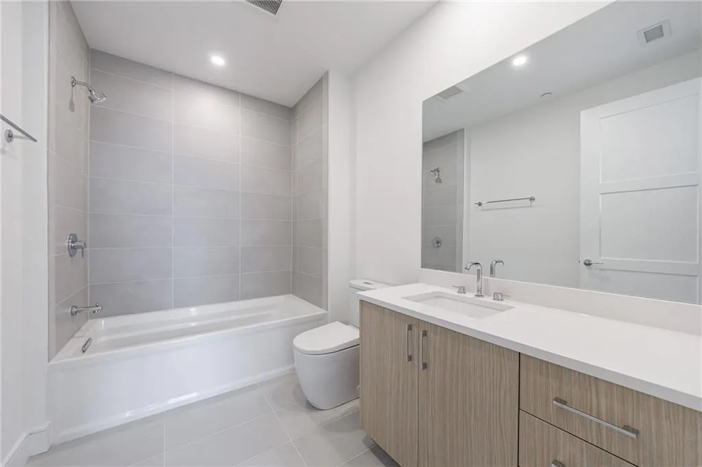 2425 Peachtree Road Ne Unit 503, Atlanta, Georgia 30305, 2 Bedrooms Bedrooms, 0 ,2 BathroomsBathrooms,Residential,For Sale,2425 Peachtree Road Ne Unit 503,7719451