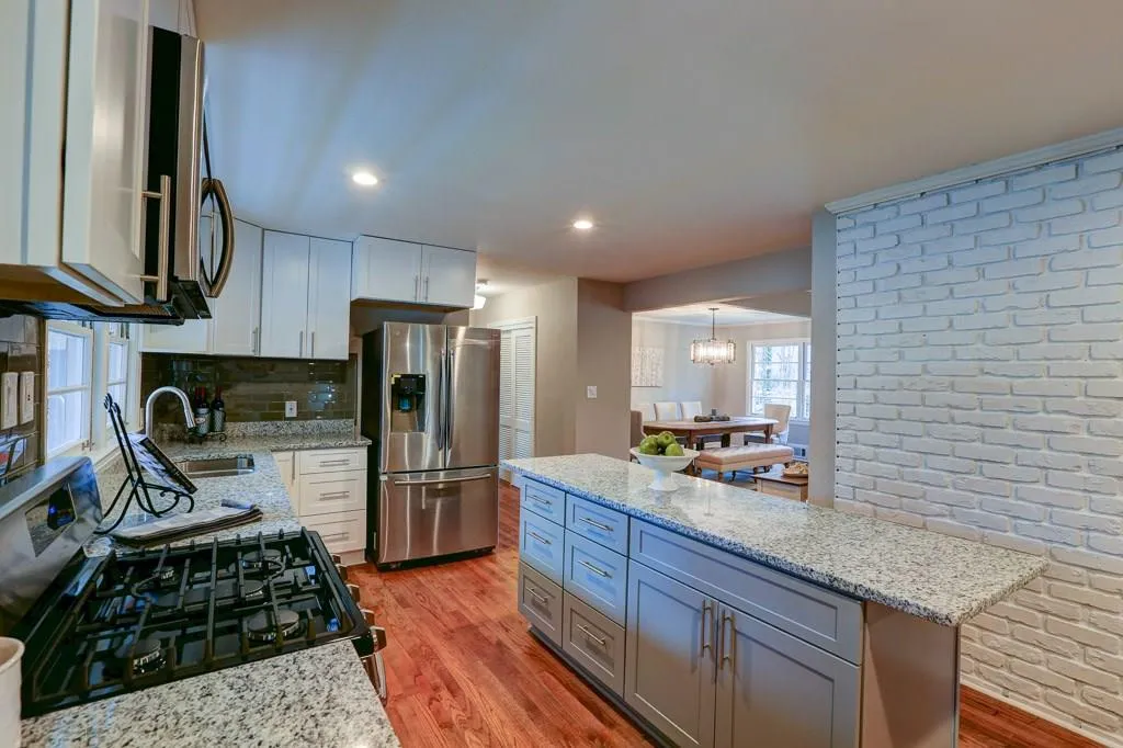 5164 Timber Trail S, Atlanta, Georgia 30342, 4 Bedrooms Bedrooms, ,3 BathroomsBathrooms,Residential,Sold,5164 Timber Trail S,5790574