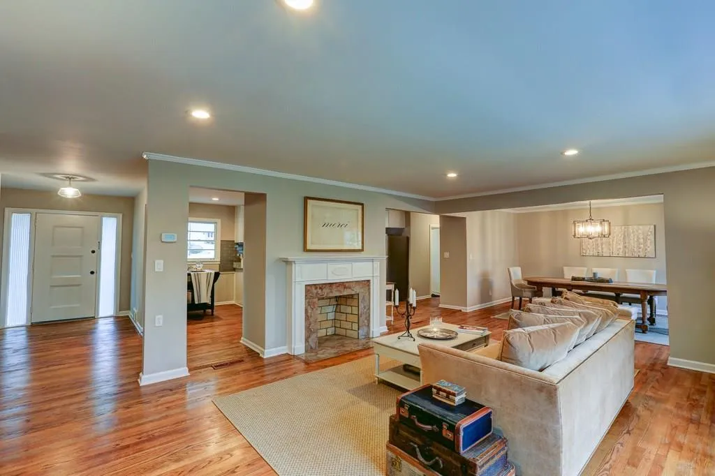 5164 Timber Trail S, Atlanta, Georgia 30342, 4 Bedrooms Bedrooms, ,3 BathroomsBathrooms,Residential,Sold,5164 Timber Trail S,5790574