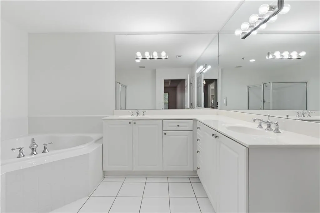 211 Colonial Homes Drive Nw Unit 2203, Atlanta, Georgia 30309, 2 Bedrooms Bedrooms, 0 ,2 BathroomsBathrooms,Residential,For Sale,211 Colonial Homes Drive Nw Unit 2203,7851534