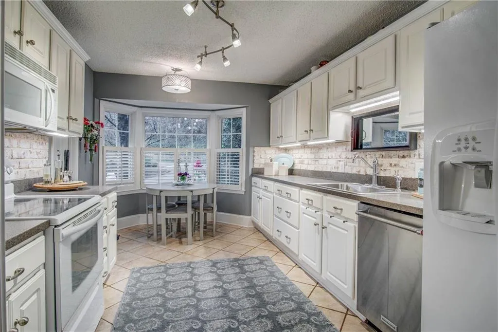 205 Bainbridge Drive, Atlanta, Georgia 30327, 4 Bedrooms Bedrooms, ,3 BathroomsBathrooms,Residential,Sold,205 Bainbridge Drive,5949828