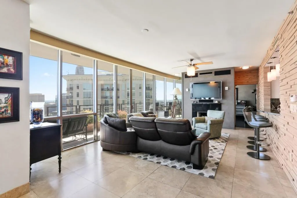 700 Park Regency Place Unit 2302, Atlanta, Georgia 30326, 2 Bedrooms Bedrooms, ,2 BathroomsBathrooms,Residential,Sold,700 Park Regency Place Unit 2302,5905312