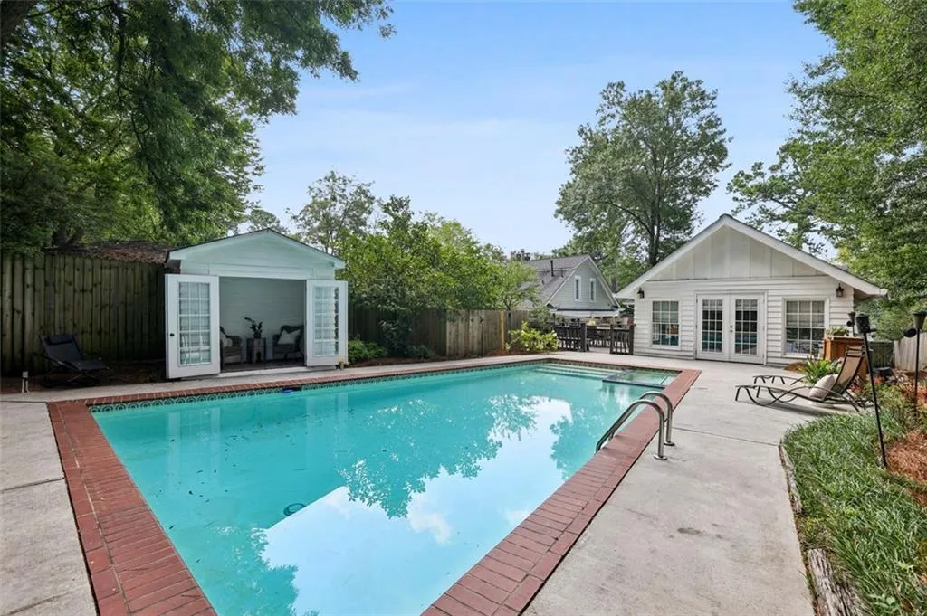 138 Peachtree Hills Avenue Ne, Atlanta, Georgia 30305, 4 Bedrooms Bedrooms, ,4 BathroomsBathrooms,Residential,For Sale,138 Peachtree Hills Avenue Ne,7635294