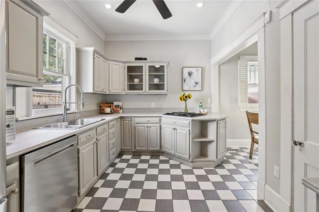 138 Peachtree Hills Avenue Ne, Atlanta, Georgia 30305, 4 Bedrooms Bedrooms, ,4 BathroomsBathrooms,Residential,For Sale,138 Peachtree Hills Avenue Ne,7635294
