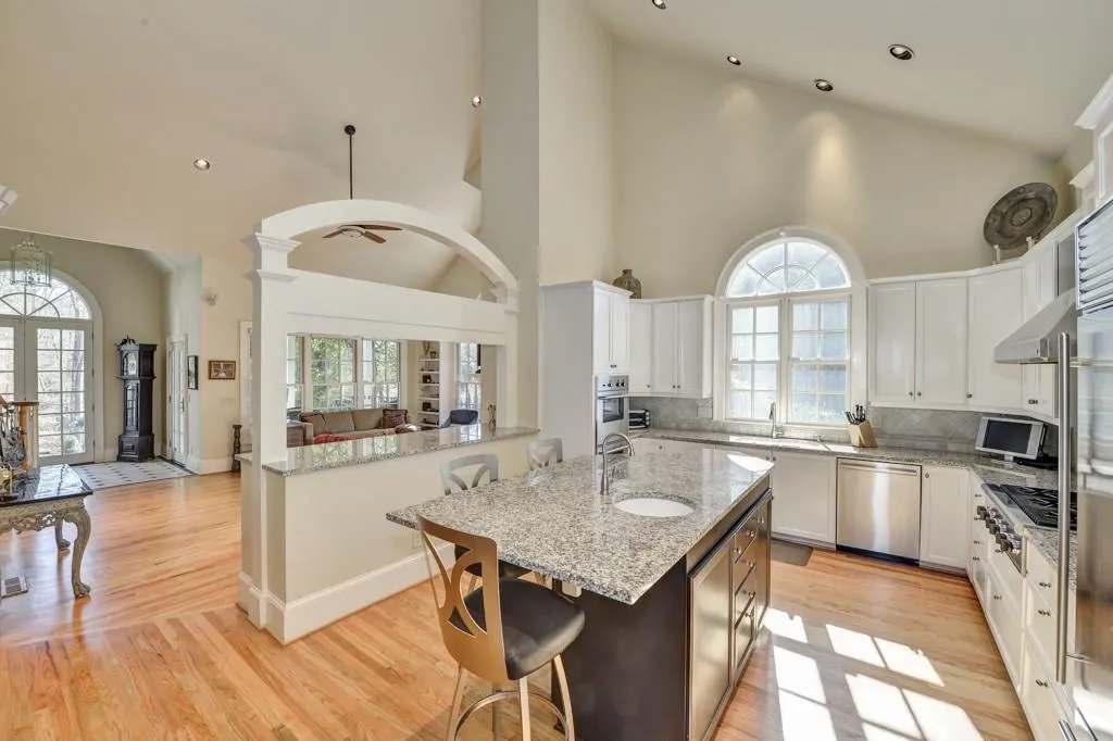 4242 W Club Lane Ne, Atlanta, Georgia 30319, 4 Bedrooms Bedrooms, ,3 BathroomsBathrooms,Residential,Sold,4242 W Club Lane Ne,5636417