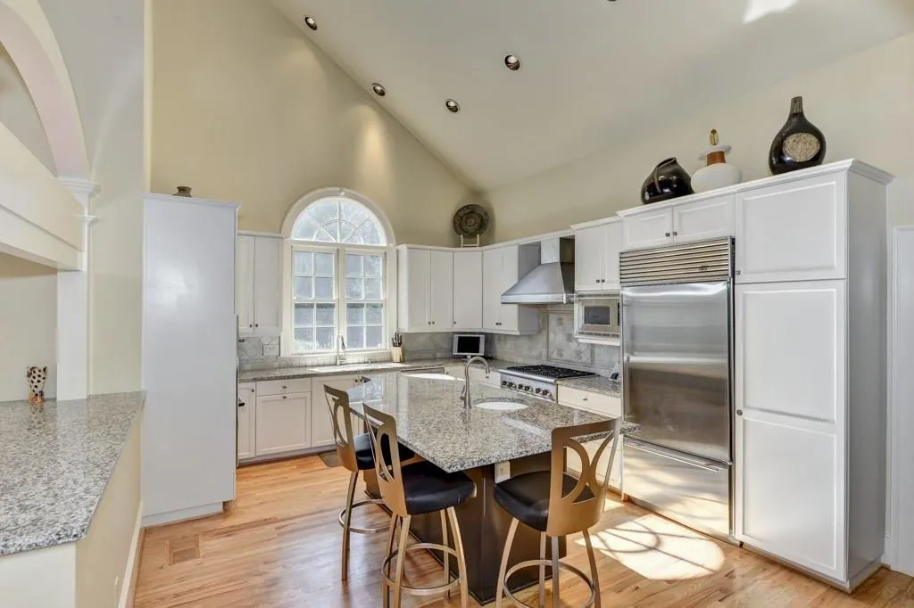 4242 W Club Lane Ne, Atlanta, Georgia 30319, 4 Bedrooms Bedrooms, ,3 BathroomsBathrooms,Residential,Sold,4242 W Club Lane Ne,5636417