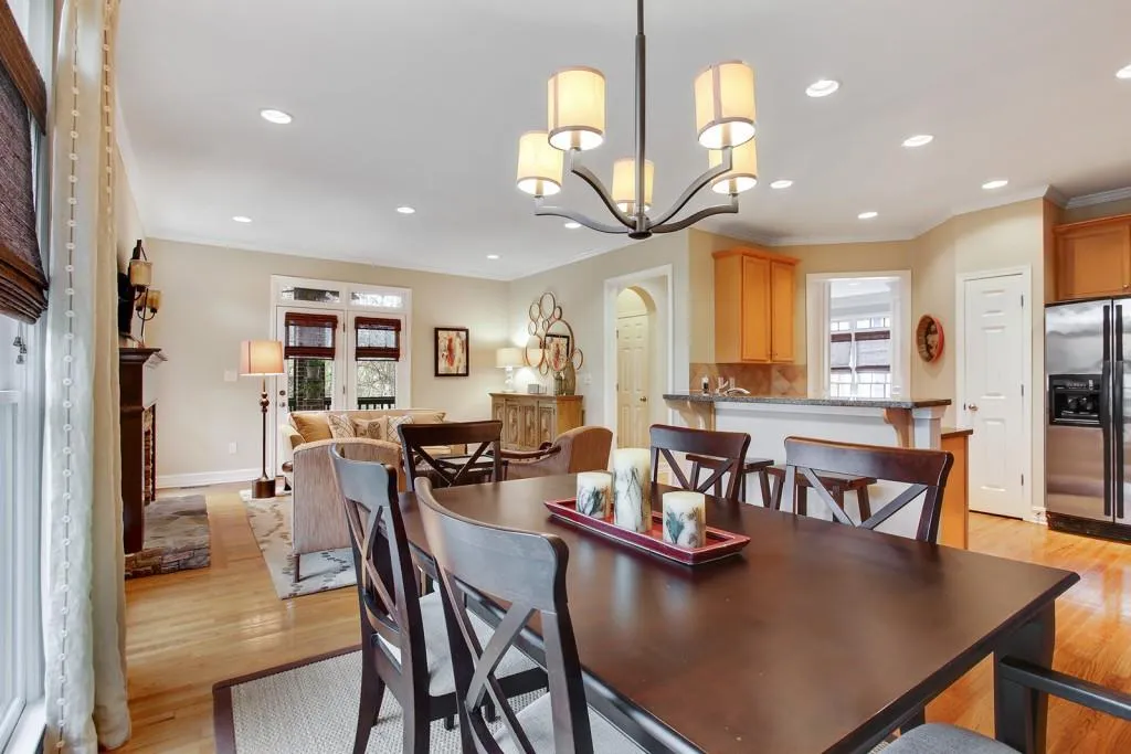 7249 Village Creek Trace, Sandy Springs, Georgia 30328, 4 Bedrooms Bedrooms, ,3 BathroomsBathrooms,Residential,Sold,7249 Village Creek Trace,6531378
