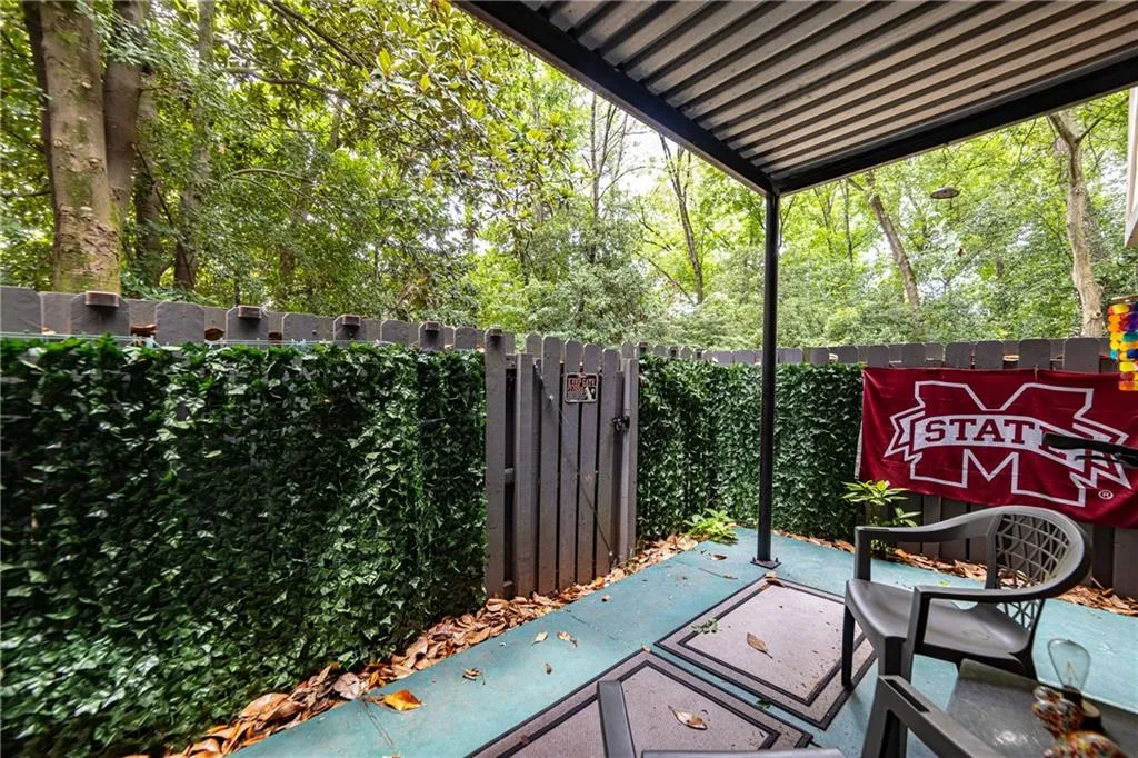 6851 Roswell Road Unit M12, Sandy Springs, Georgia 30328, 3 Bedrooms Bedrooms, ,2 BathroomsBathrooms,Residential,Sold,6851 Roswell Road Unit M12,7239168