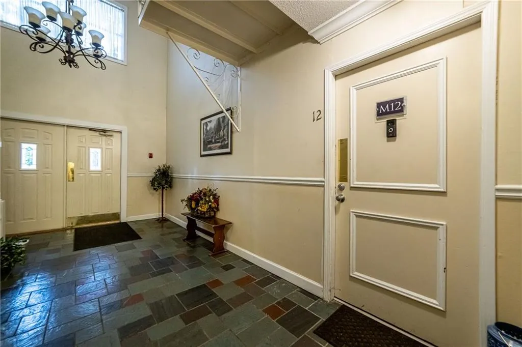 6851 Roswell Road Unit M12, Sandy Springs, Georgia 30328, 3 Bedrooms Bedrooms, ,2 BathroomsBathrooms,Residential,Sold,6851 Roswell Road Unit M12,7239168
