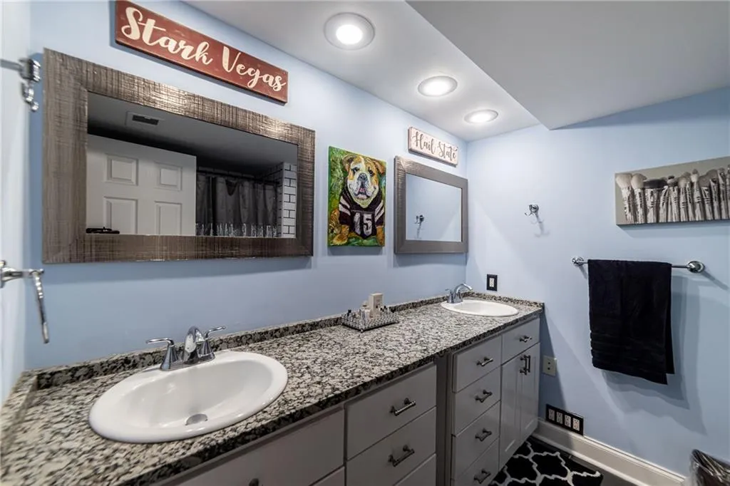 6851 Roswell Road Unit M12, Sandy Springs, Georgia 30328, 3 Bedrooms Bedrooms, ,2 BathroomsBathrooms,Residential,Sold,6851 Roswell Road Unit M12,7239168