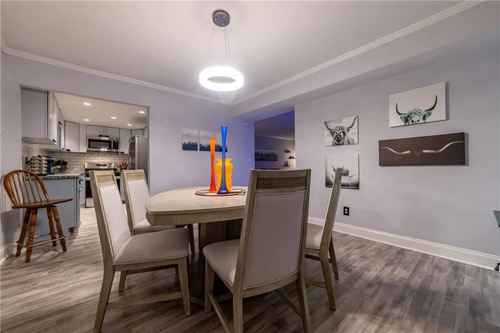 6851 Roswell Road Unit M12, Sandy Springs, Georgia 30328, 3 Bedrooms Bedrooms, ,2 BathroomsBathrooms,Residential,Sold,6851 Roswell Road Unit M12,7239168