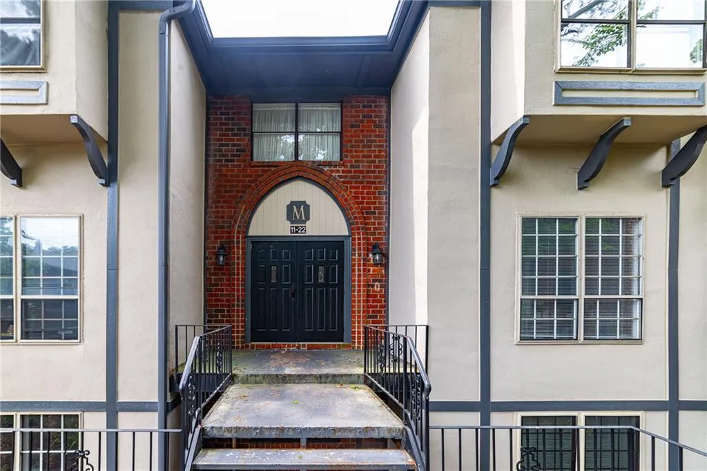6851 Roswell Road Unit M12, Sandy Springs, Georgia 30328, 3 Bedrooms Bedrooms, ,2 BathroomsBathrooms,Residential,Sold,6851 Roswell Road Unit M12,7239168