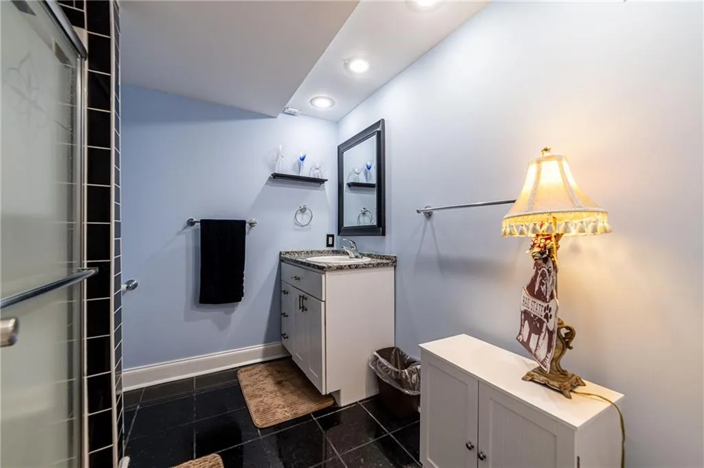 6851 Roswell Road Unit M12, Sandy Springs, Georgia 30328, 3 Bedrooms Bedrooms, ,2 BathroomsBathrooms,Residential,Sold,6851 Roswell Road Unit M12,7239168